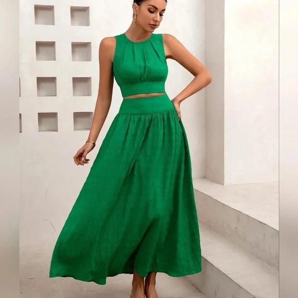 Casual Vacation Ocean Green Pleated Crop Top & A-Line Long Skirt Set For Summer - Picture 4 of 5